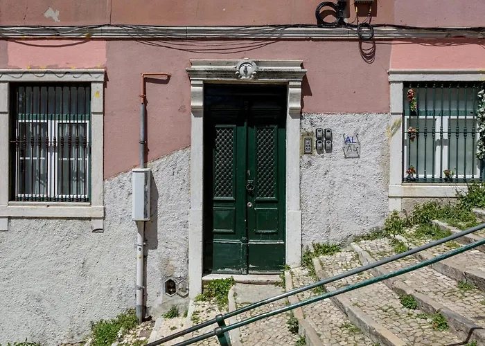 Guestready - Charming Flat Near Graca Fence Lägenhet