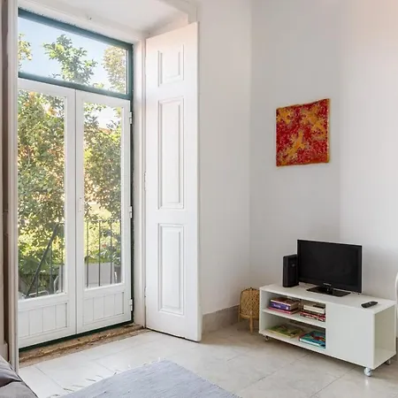 Guestready - Charming Flat Near Graca Fence * Lisbon